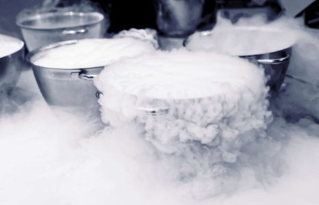 Making-ice-cream-with-liquid-nitrogen